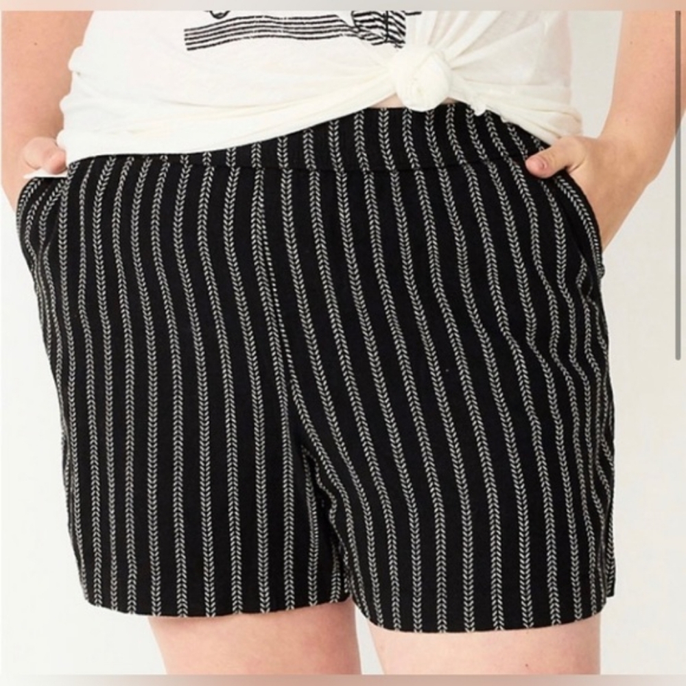 Plus size chevron striped shorts